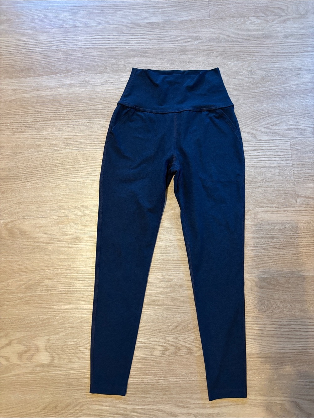 Beyond Yoga Women’s S High-Waist Wide Waistband Front Pocket Capri Legging Navy
